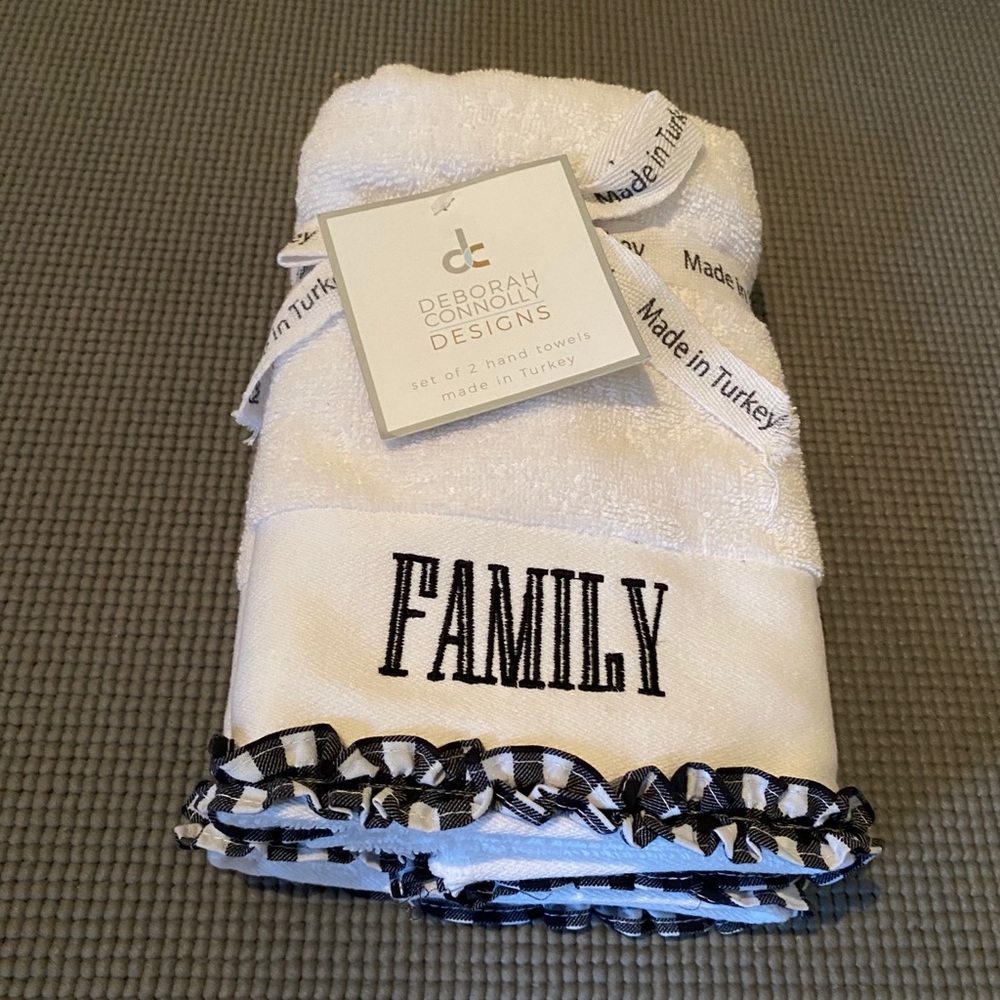 2 Hand towels 🖤